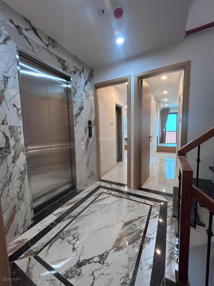Chuyển nhượng tòa nhà phú diễn 67m², 7,5 tầng, 22 phòng khép kín, giá 19,5