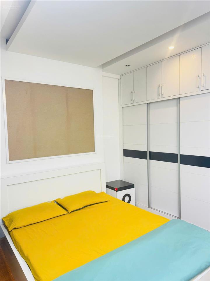 Bán căn chung cư học viện hậu cần  long biên.
dt 72m2 2pn 2wc.