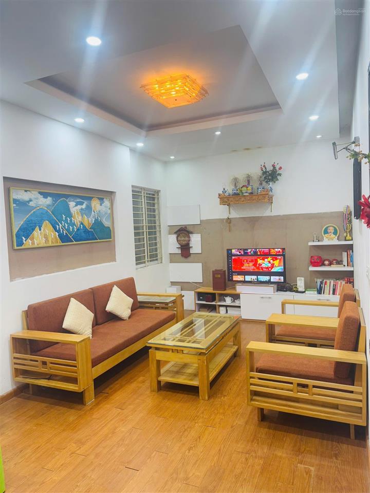 Bán căn chung cư học viện hậu cần  long biên.
dt 72m2 2pn 2wc.
