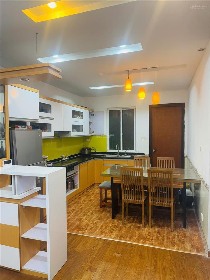 Bán căn chung cư học viện hậu cần  long biên.
dt 72m2 2pn 2wc.