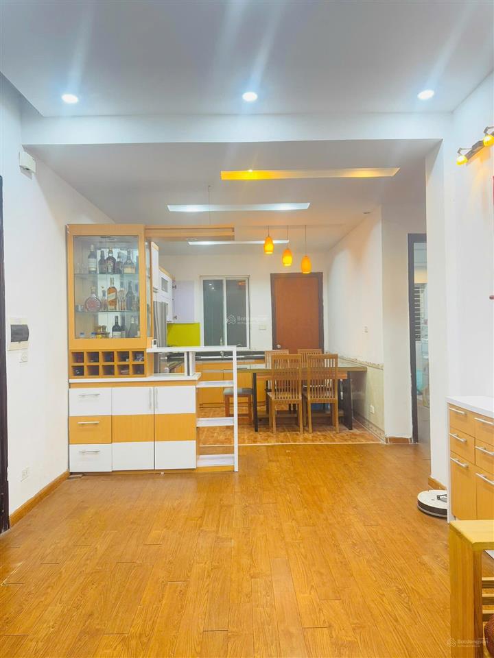 Bán căn chung cư học viện hậu cần  long biên.
dt 72m2 2pn 2wc.