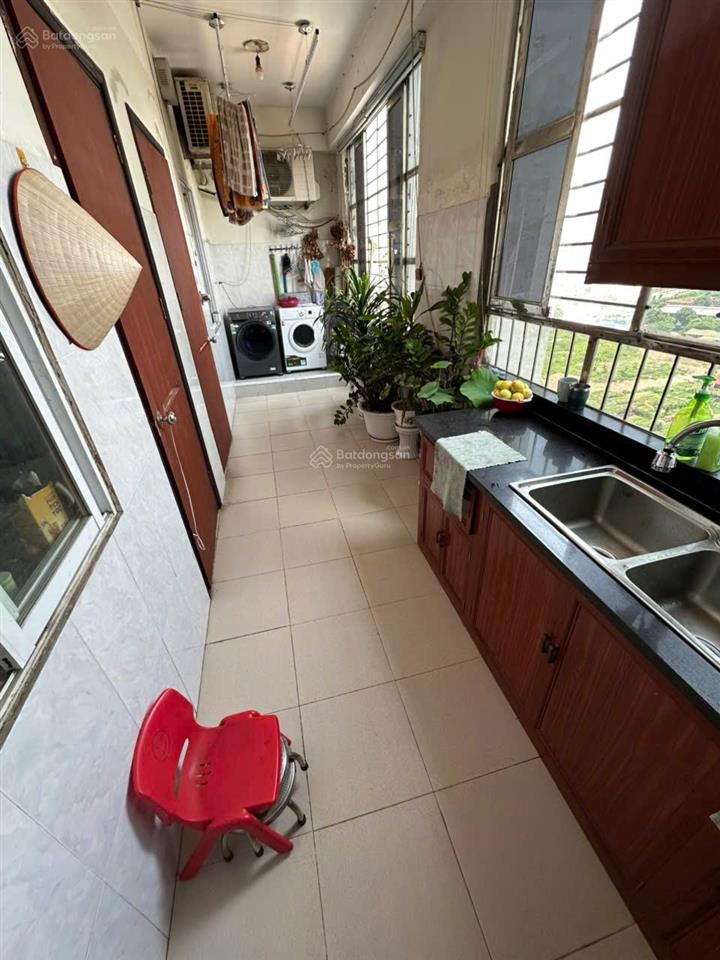 Bán căn chung cư học viện hậu cần  long biên.
dt 102,88m2,3 phòng ngủ, 56tr/m2 bao phí