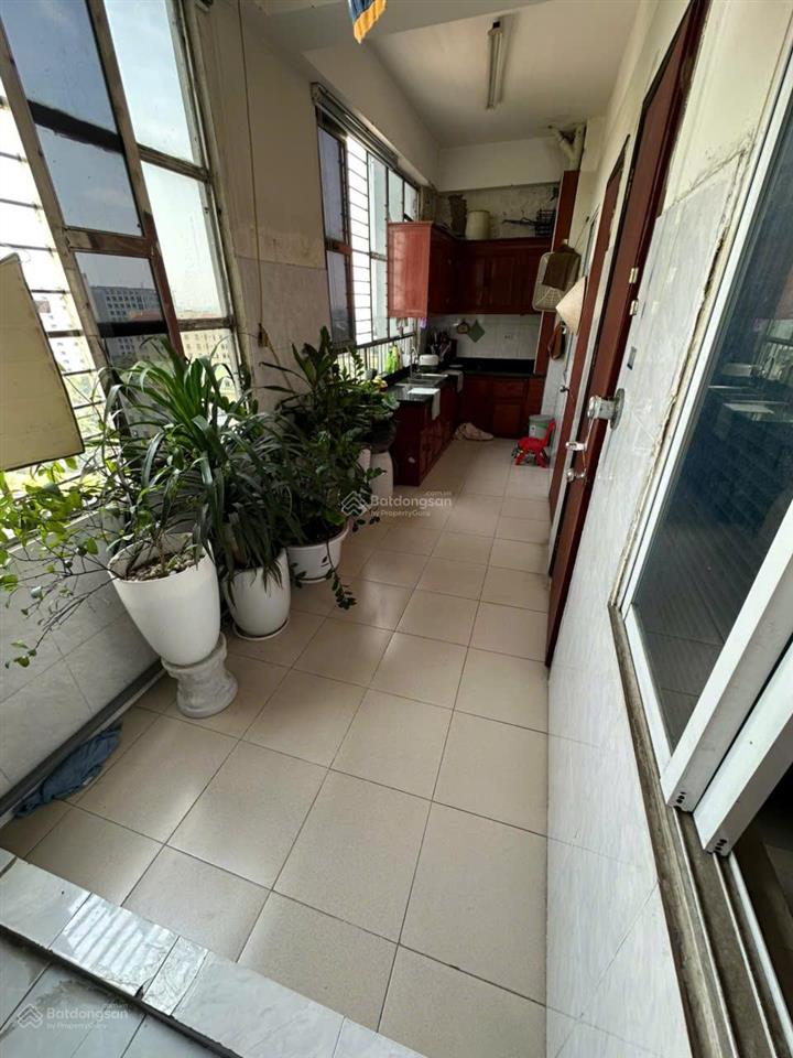 Bán căn chung cư học viện hậu cần  long biên.
dt 102,88m2,3 phòng ngủ, 56tr/m2 bao phí