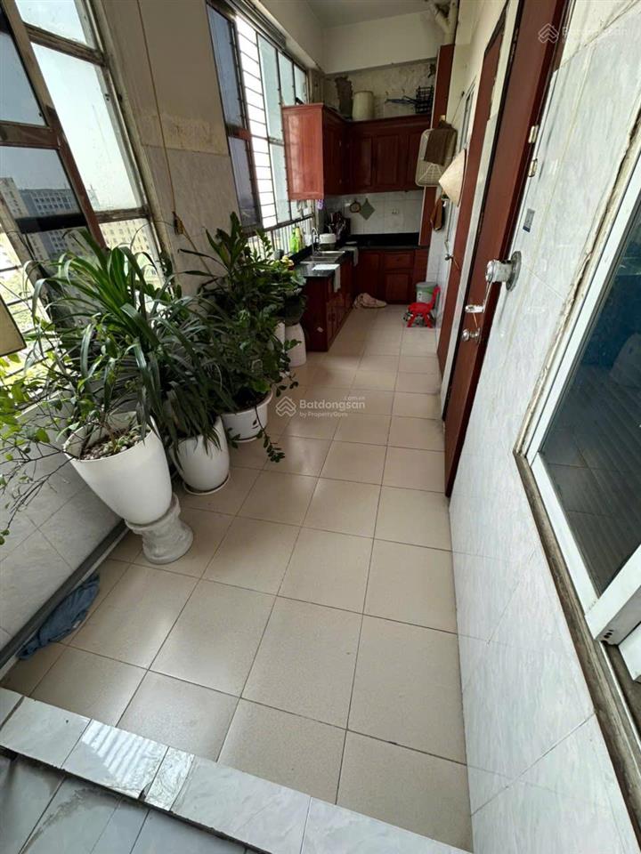 Bán căn chung cư học viện hậu cần  long biên.
dt 102,88m2,3 phòng ngủ, 56tr/m2 bao phí