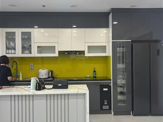 Cho thuê căn hộ chung cư dự án khai sơn city
dt 89,5m có 2 ngủ 2 wc, 2 ban công