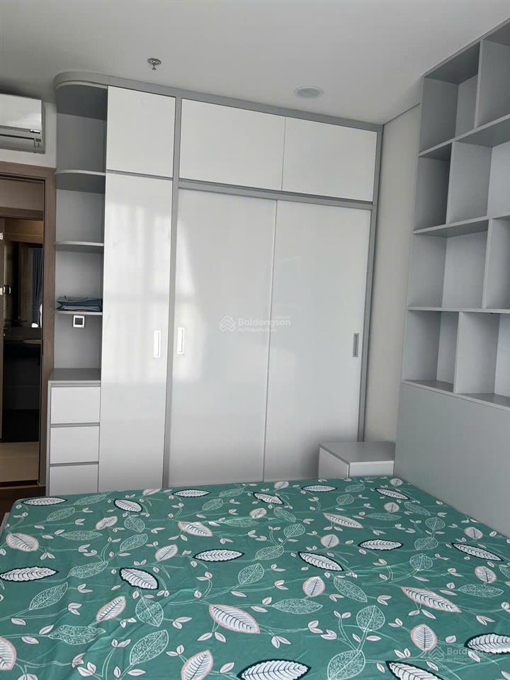 Cho thuê căn hộ chung cư dự án khai sơn city
dt 89,5m có 2 ngủ 2 wc, 2 ban công