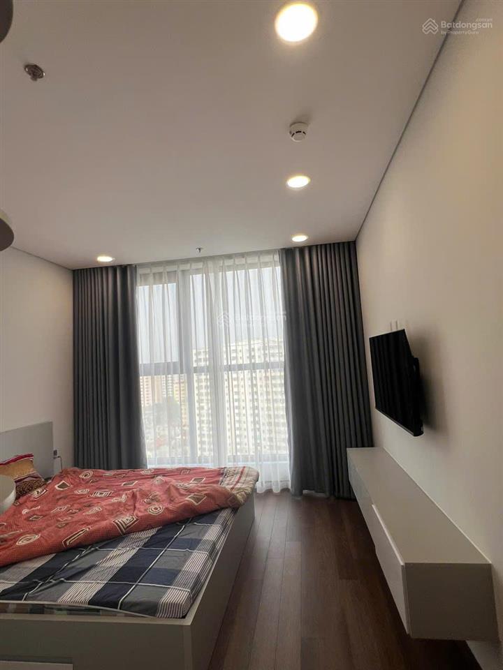 Cho thuê căn hộ chung cư dự án khai sơn city
dt 89,5m có 2 ngủ 2 wc, 2 ban công