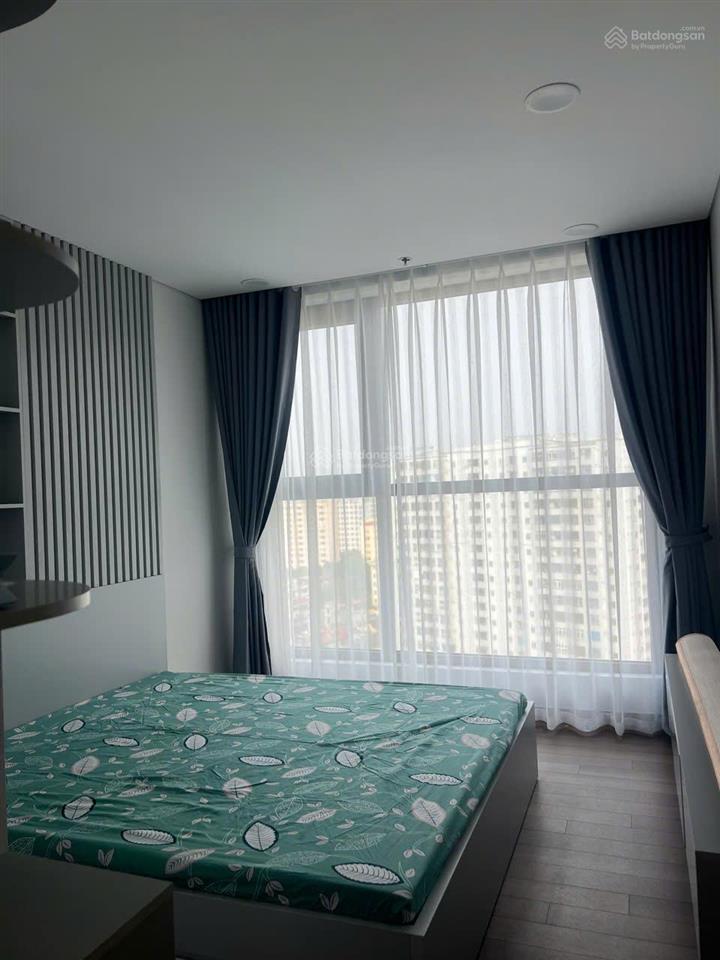 Cho thuê căn hộ chung cư dự án khai sơn city
dt 89,5m có 2 ngủ 2 wc, 2 ban công