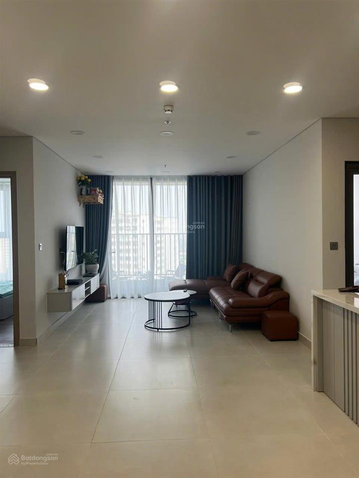 Cho thuê căn hộ chung cư dự án khai sơn city
dt 89,5m có 2 ngủ 2 wc, 2 ban công, nội thất mới