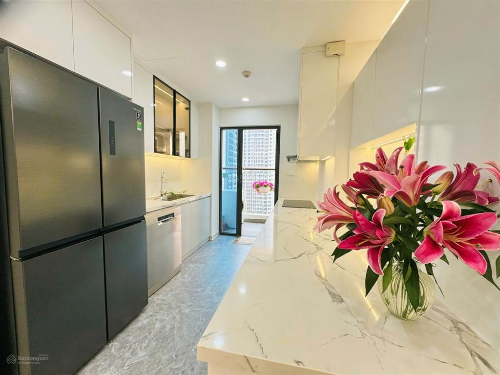 Tôi cần cho thuê 2 căn hộ goldmark city, căn 2pn 13tr/th và căn 3pn 16tr/th, có chỗ để ôtô