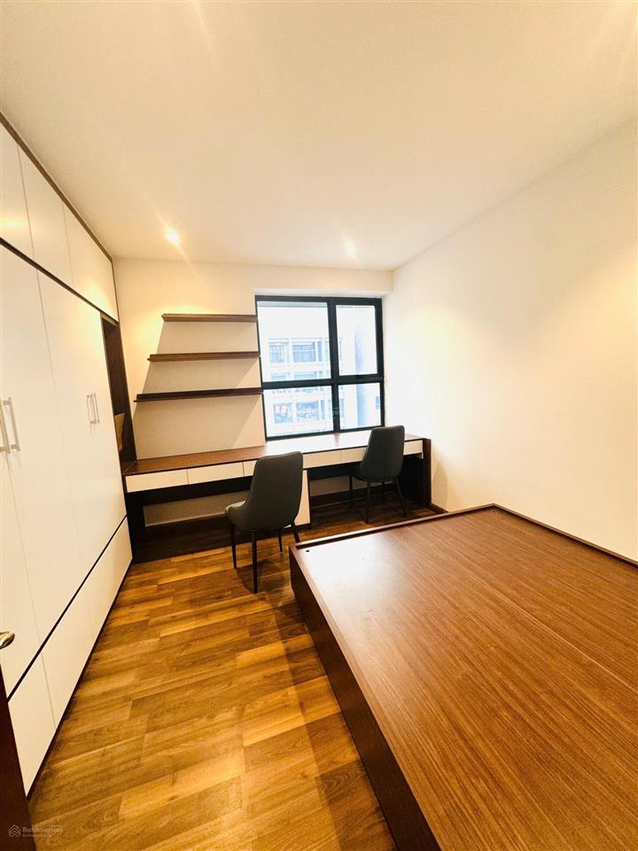 Cần bán căn hộ 3pn góc 93.4m2 goldmark city khu sapphire ban công đông nam, giá 6,1 tỷ, có sổ đỏ