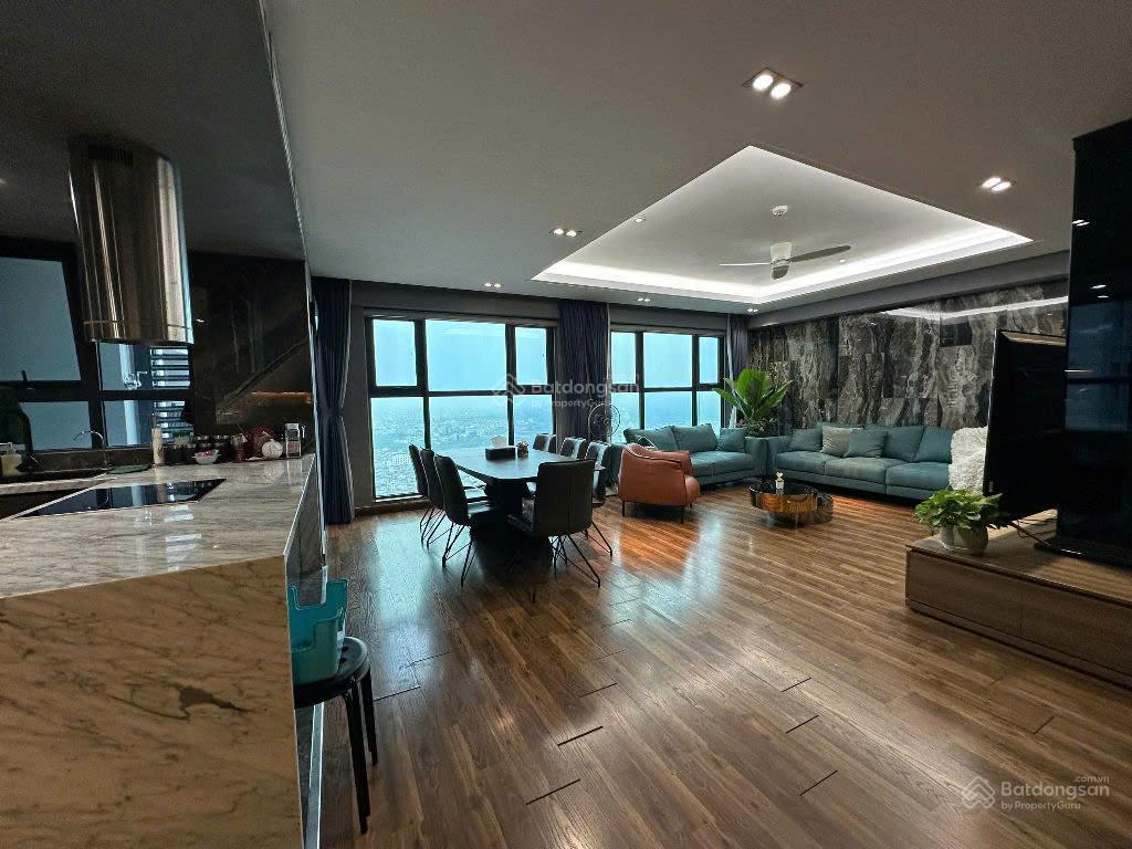 Bán căn hộ 4pn 3wc góc 162m2 goldmark city ban công đông nam, giá 10 tỷ bao sang tên cho người mua