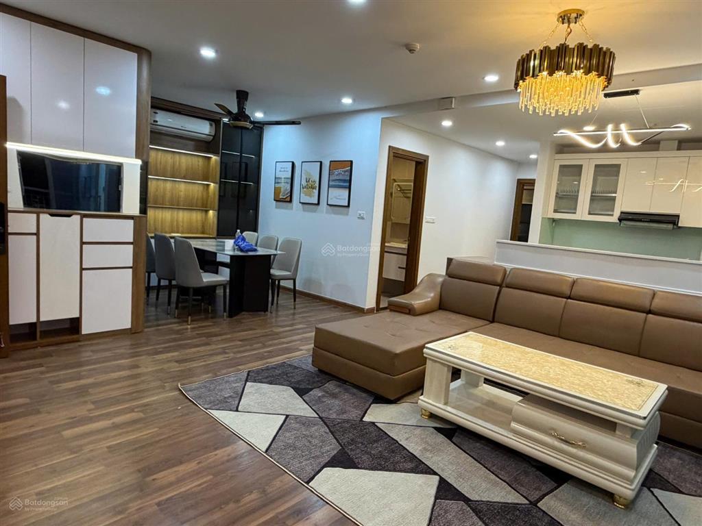 Cần bán căn hộ 3pn góc 104m/110m2 goldmark city ban công đông nam, giá 6,3 tỷ bao sang tên sổ đỏ