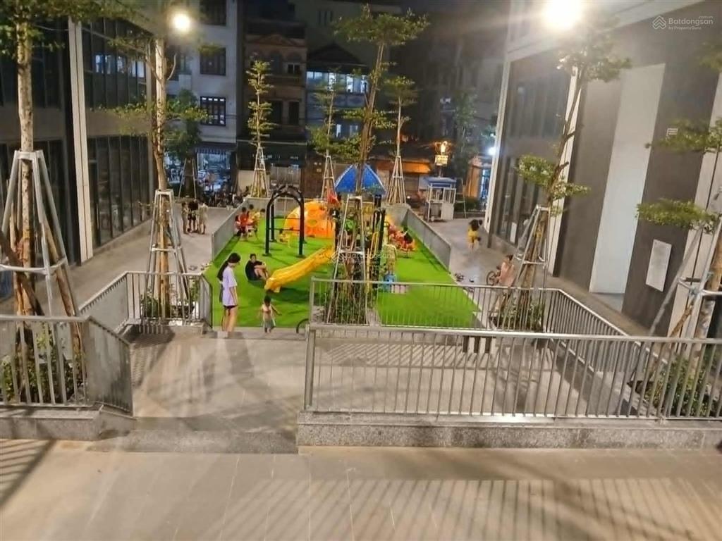 Cho thuê nhà "7 tầng  thang máy" mặt phố trịnh đình cửu