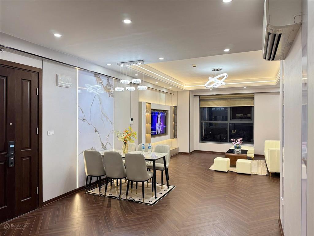 Bán căn 113m2 tòa vinata tower đường khuất duy tiến, cầu giấy, nhờ ace môi giới bán hộ.