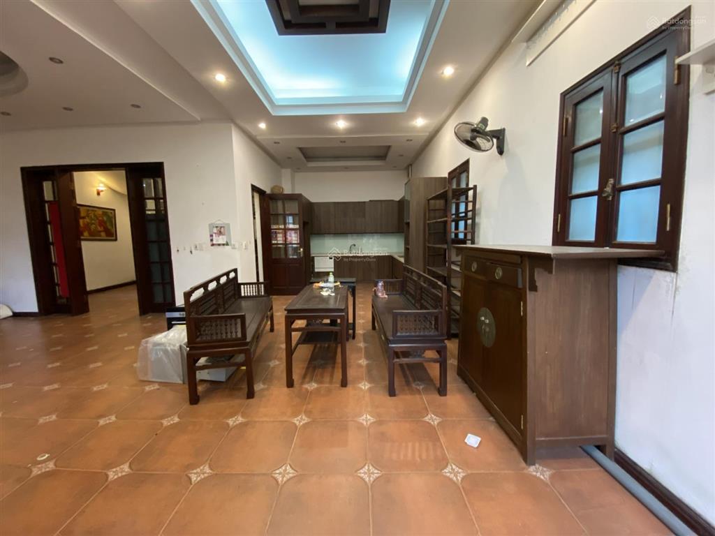 Cho thuê nhà 4,5 tầng khu phố quảng khánh  tây hồ  hà nội