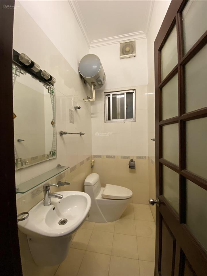Cho thuê nhà 4,5 tầng khu phố quảng khánh  tây hồ  hà nội