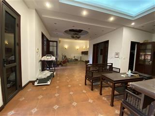 Cho thuê nhà 4,5 tầng khu phố quảng khánh  tây hồ  hà nội