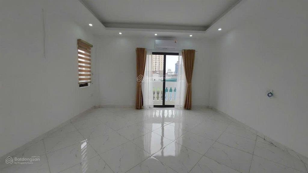 Bán nhà phân lô  lô góc  7 tầng thang máy  ô tô vào nhà  hà nội