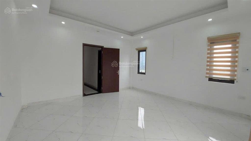 Bán nhà phân lô  lô góc  7 tầng thang máy  ô tô vào nhà  hà nội