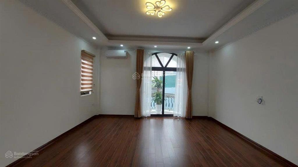 Bán nhà phân lô  lô góc  7 tầng thang máy  ô tô vào nhà  hà nội