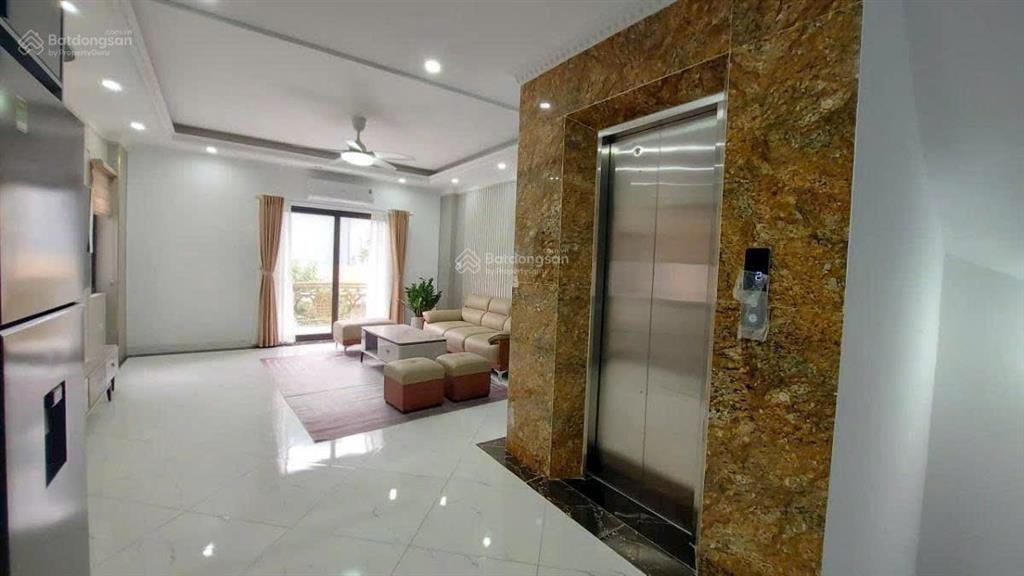 Bán nhà phân lô  lô góc  7 tầng thang máy  ô tô vào nhà  hà nội