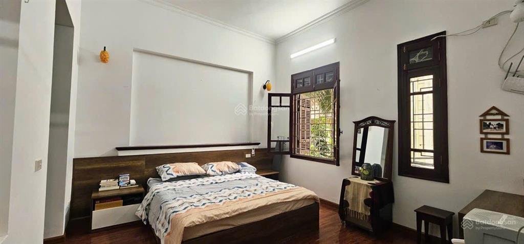 Bán nhà 4 tầng diện tích 100m2 mt 8.6m khu phố lạc long quân  tây hồ  hà nội 098122206