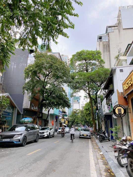 Cho thuê tòa nhà văn phòng 10 tầng diện tích 140m2 mặt tiền 7m  mặt phố bùi thị xuân  hà nội