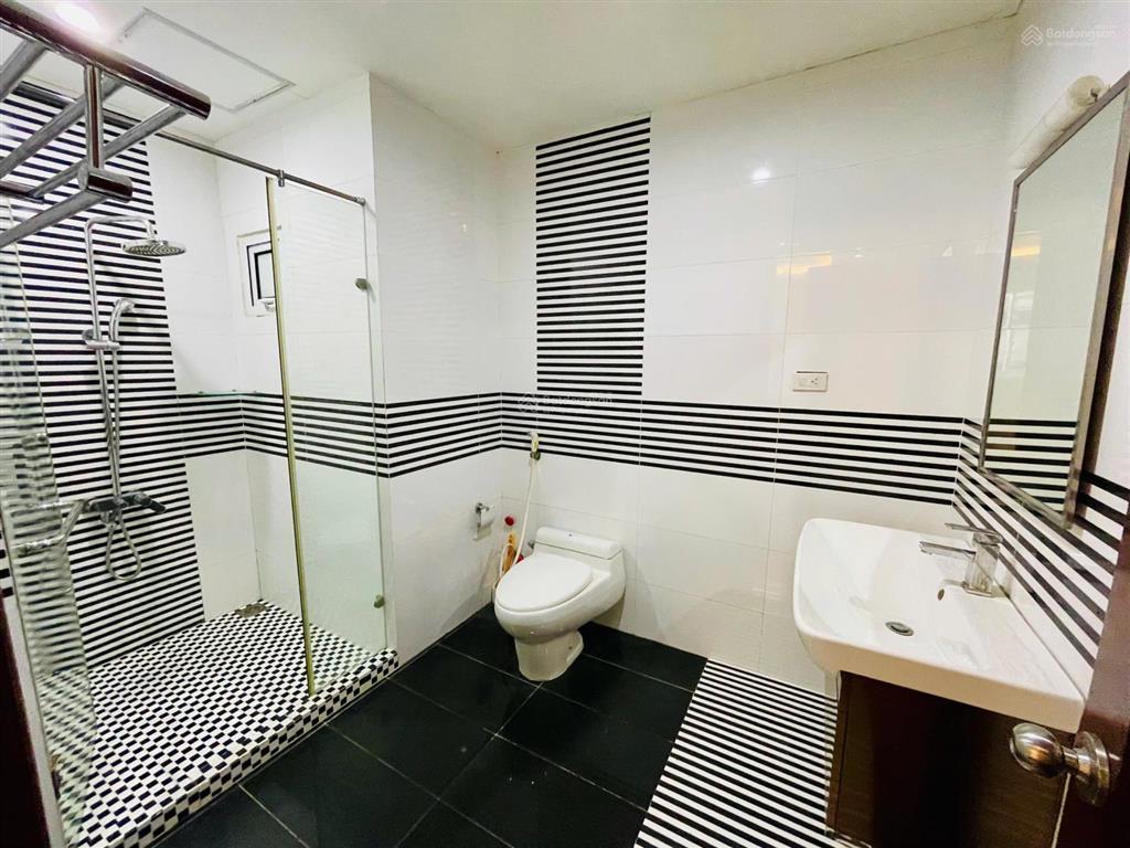 Cho thuê căn hộ 3 phòng ngủ cao cấp mặt hồ tây phố xuân diệu, tây hồ, hà nội