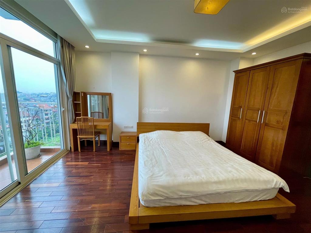 Cho thuê căn hộ 3 phòng ngủ cao cấp mặt hồ tây phố xuân diệu, tây hồ, hà nội