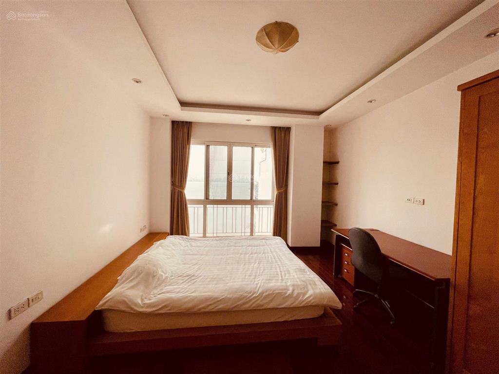 Cho thuê căn hộ 3 phòng ngủ cao cấp mặt hồ tây phố xuân diệu, tây hồ, hà nội