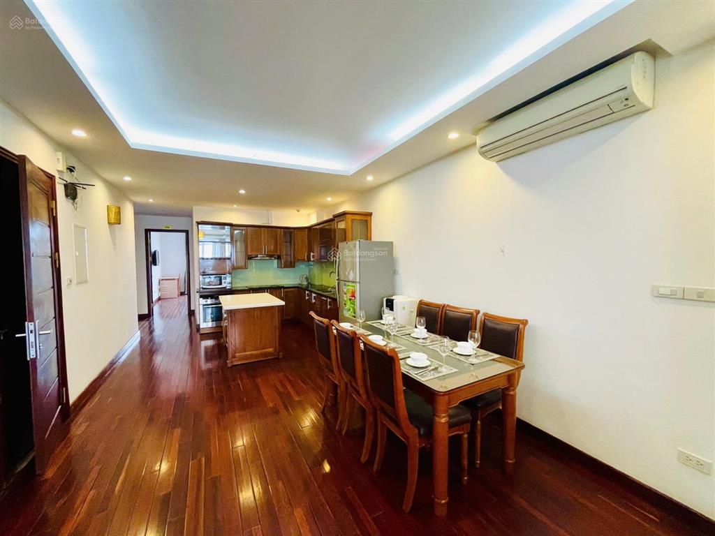 Cho thuê căn hộ 3 phòng ngủ cao cấp mặt hồ tây phố xuân diệu, tây hồ, hà nội