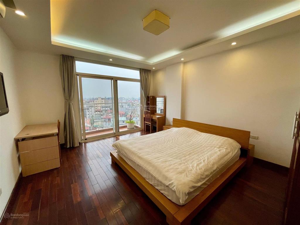Cho thuê căn hộ 3 phòng ngủ cao cấp mặt hồ tây phố xuân diệu, tây hồ, hà nội