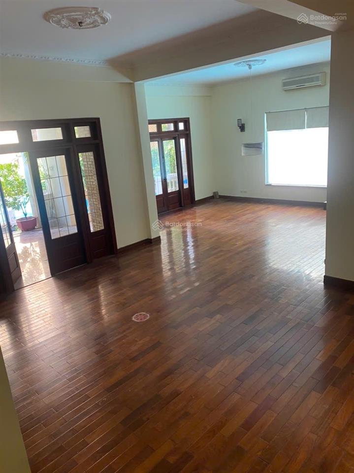 Cho thuê biệt thự hồ bơi & sân vườn rộng rãi tô ngọc vân, quảng an, tây hồ, hà nội