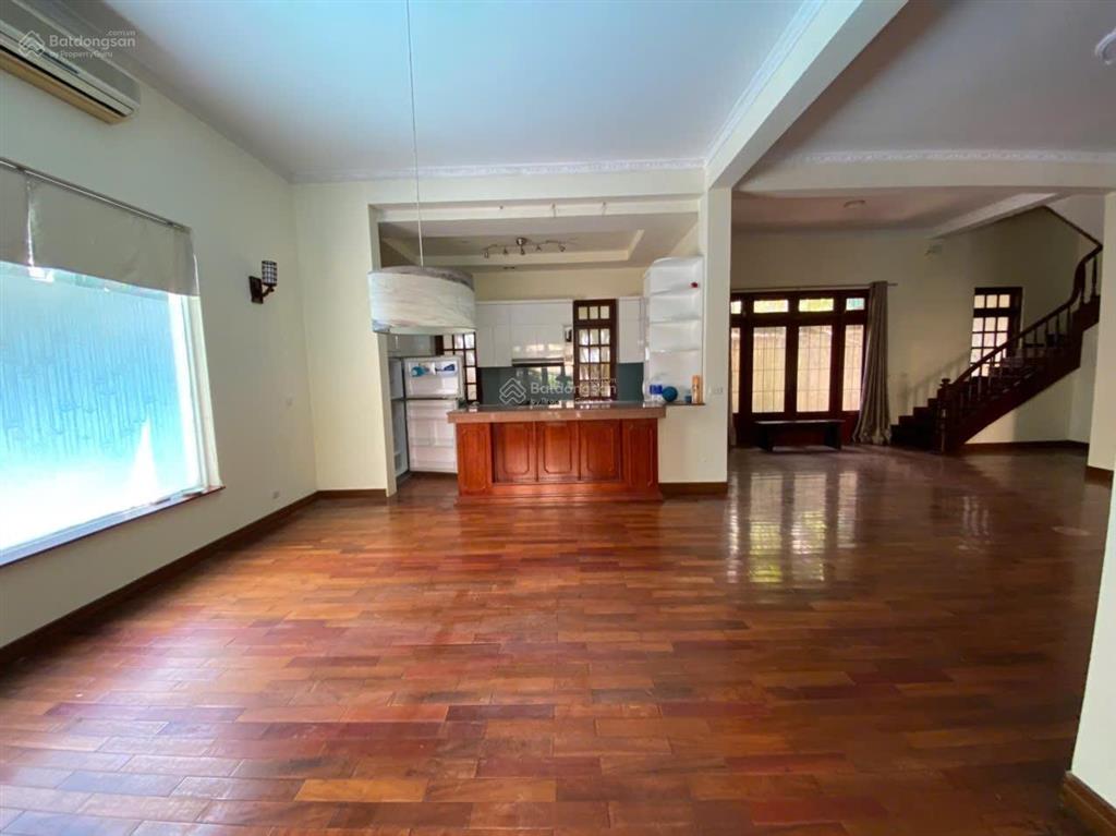 Cho thuê biệt thự hồ bơi & sân vườn rộng rãi tô ngọc vân, quảng an, tây hồ, hà nội