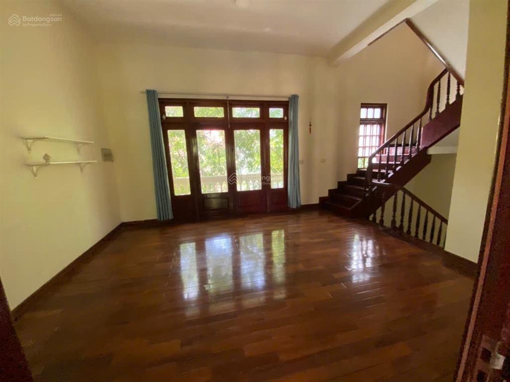 Cho thuê biệt thự hồ bơi & sân vườn rộng rãi tô ngọc vân, quảng an, tây hồ, hà nội