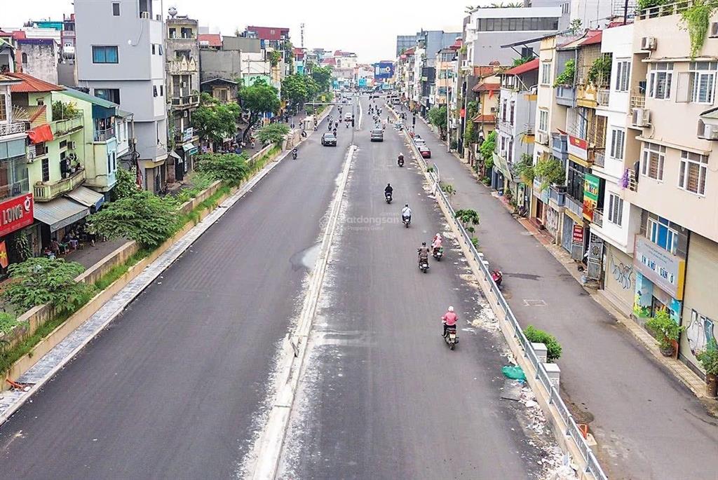 Cho thuê biệt thự 5 tầng sân vườn rộng rãi mặt phố âu cơ, tây hồ, hà nội