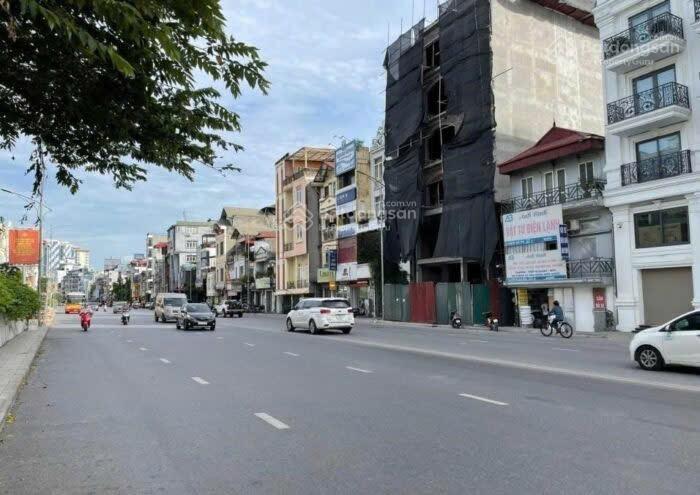 Cho thuê biệt thự 5 tầng sân vườn rộng rãi mặt phố âu cơ, tây hồ, hà nội