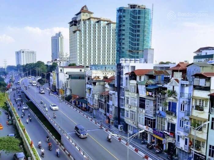 Cho thuê biệt thự 5 tầng sân vườn rộng rãi mặt phố âu cơ, tây hồ, hà nội