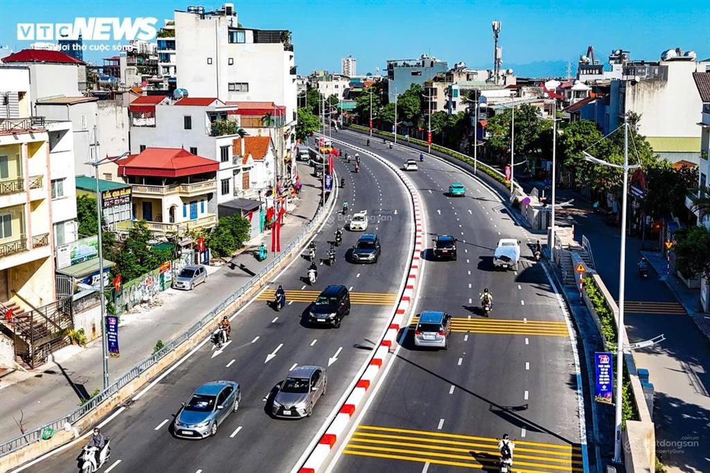 Cho thuê biệt thự 5 tầng sân vườn rộng rãi mặt phố âu cơ, tây hồ, hà nội