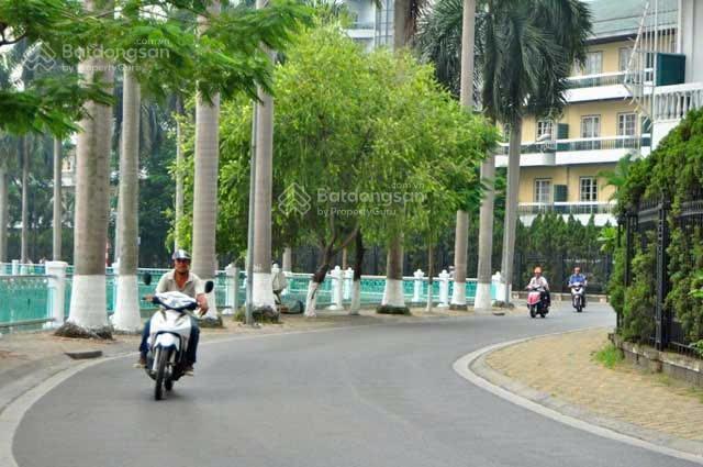 Cho thuê biệt thự 5 tầng diện tích 200m2 mặt hồ tây quảng an, tây hồ, hà nội