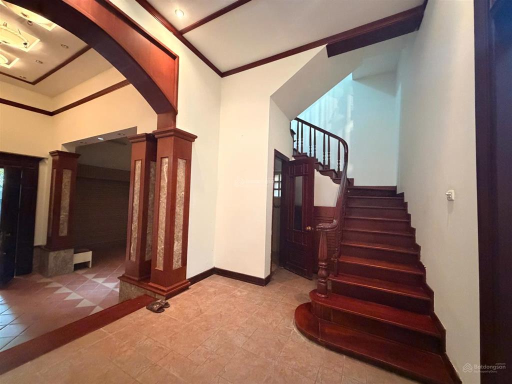 Cho thuê nhà 5 tầng mặt phố tô ngọc vân, quảng an, tây hồ, hà nội 0981 222 ***