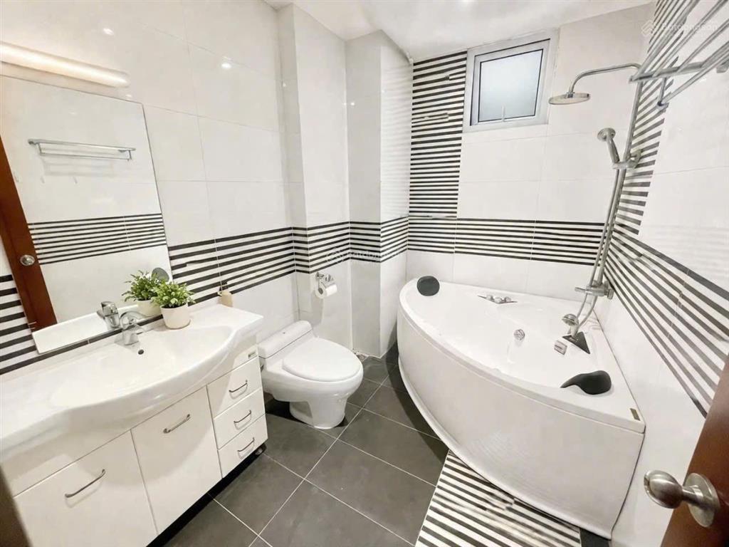 Bán căn hộ view hồ tây tầng cao mặt phố xuân diệu, quảng an, tây hồ, hà nội 0981 222 ***