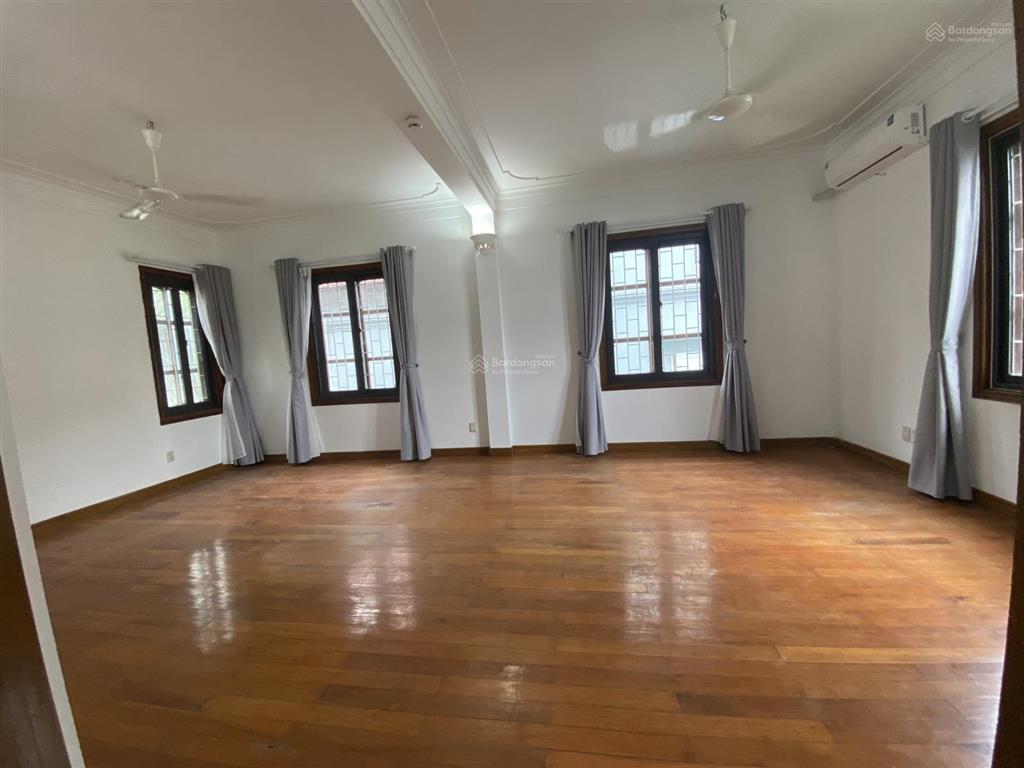 Cho thuê biệt thự có hồ bơi riêng view hồ tây khu phố quảng khánh, tây hồ, hà nội 0981 222 ***