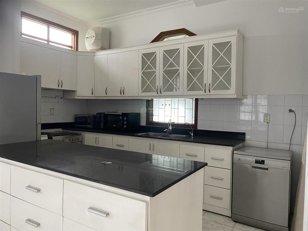 Cho thuê biệt thự có hồ bơi riêng view hồ tây khu phố quảng khánh, tây hồ, hà nội 0981 222 ***