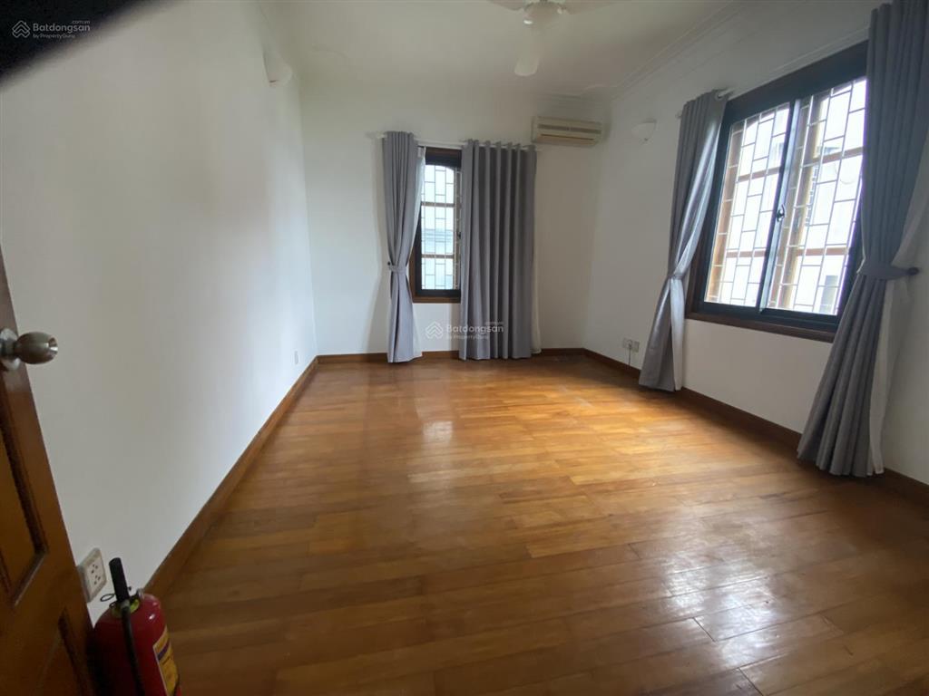 Cho thuê biệt thự có hồ bơi riêng view hồ tây khu phố quảng khánh, tây hồ, hà nội 0981 222 ***