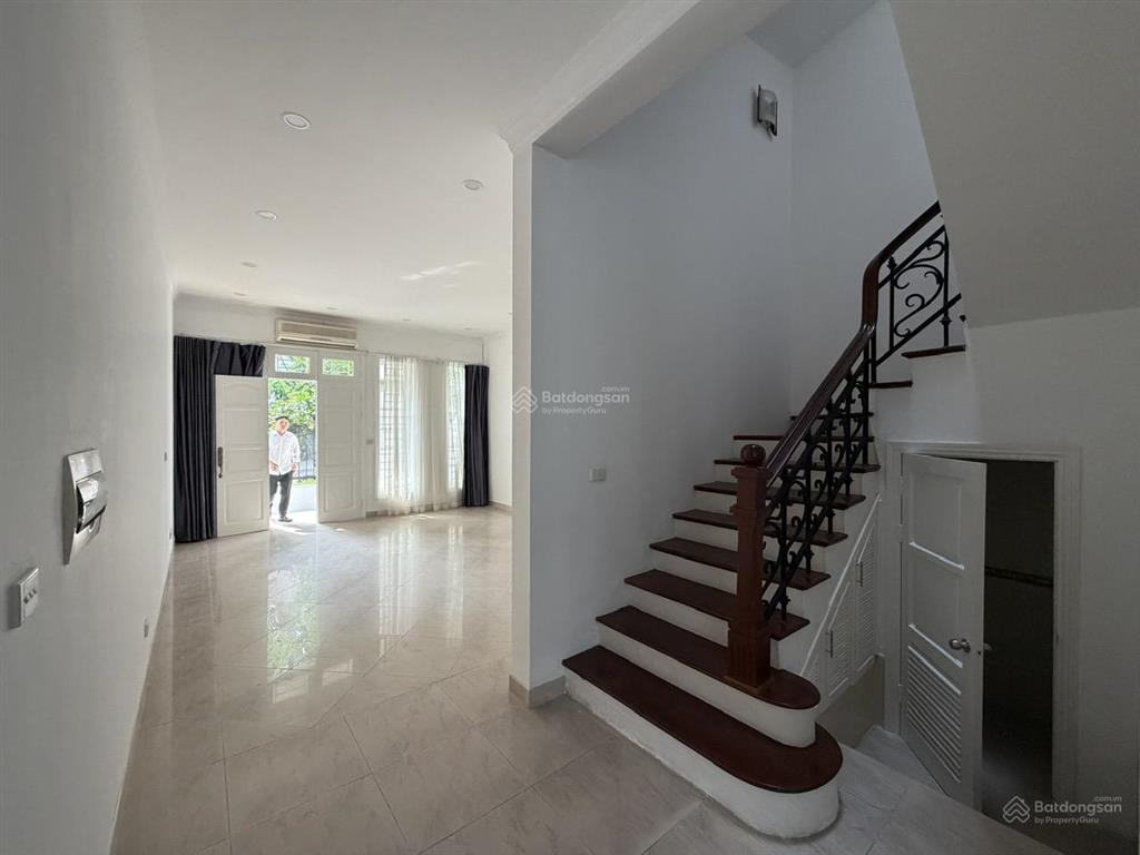 Cho thuê biệt thự 3,5 tầng  kđt ciputra  hà nội 0981 222 ***