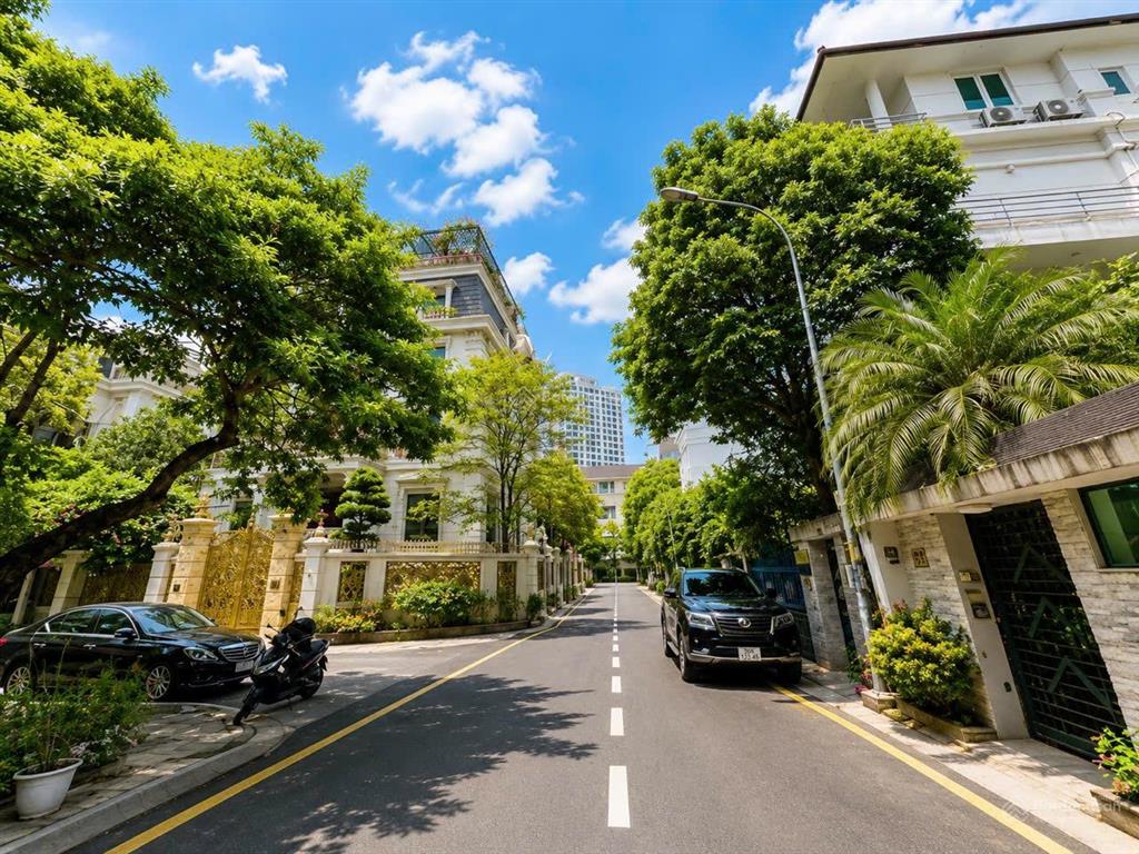 Cho thuê biệt thự vườn đào lạc long quân tây hồ hà nội 098122026