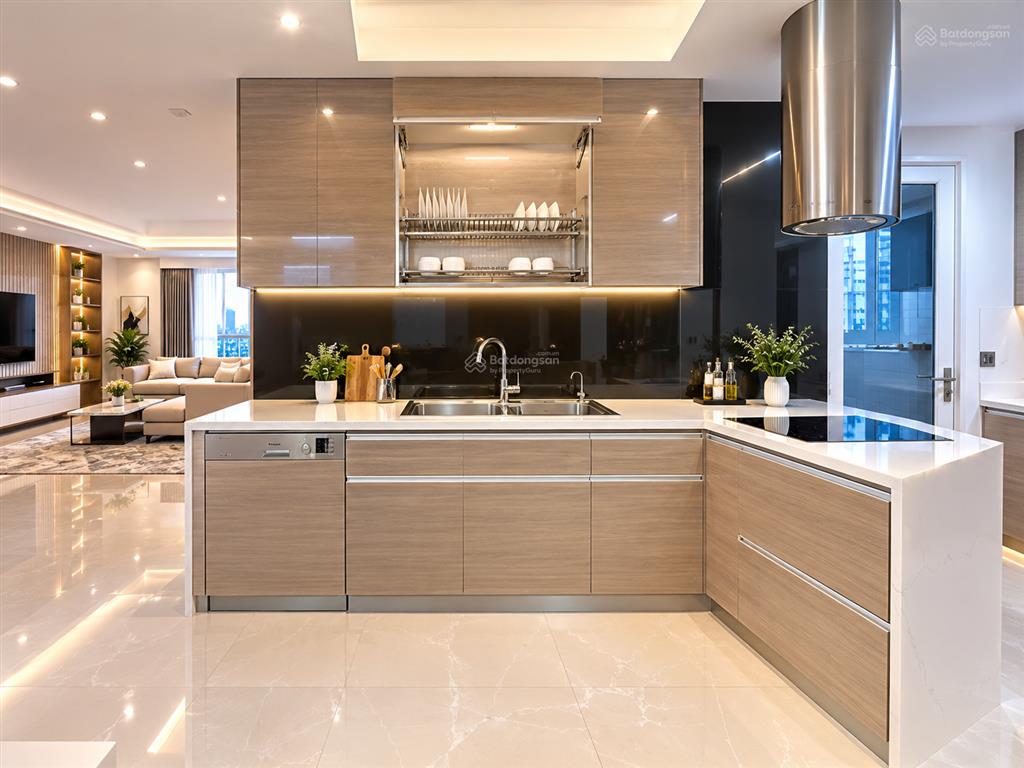 Cho thuê nhà 5 tầng mặt phố quảng an mặt hồ tây 200m2 mặt tiền 10m tây hồ hà nội
