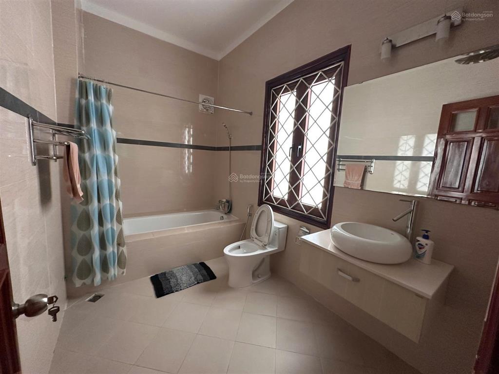 Cho thuê biệt thự mặt phố tô ngọc vân  tây hồ  hà nội